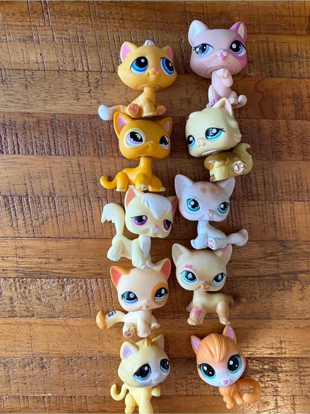 Littlest Pet Shop Cat Figures in Yellow, Orange, Cream, Pink
